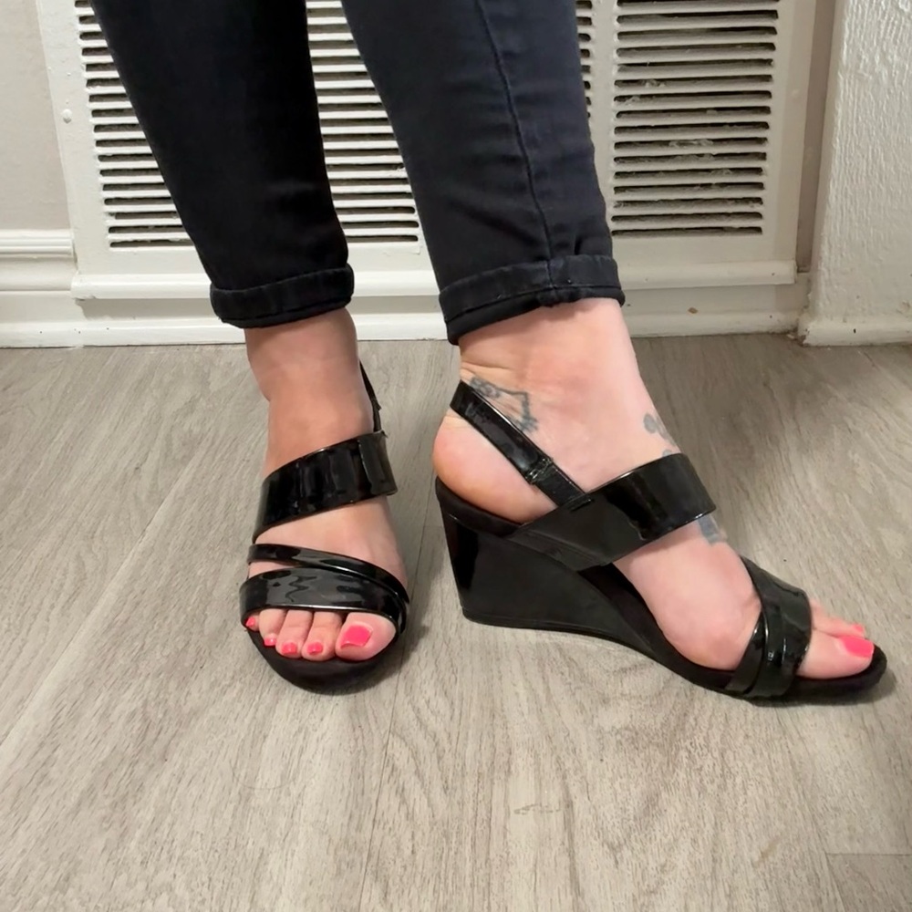 Black Strappy Women's wedge Sandals